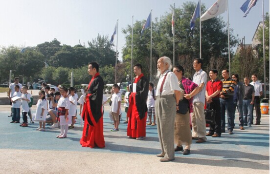 中华文化瑰宝，古板文化美德的传承——记首届西安银娱优越会小业主“国学启蒙”夏令营