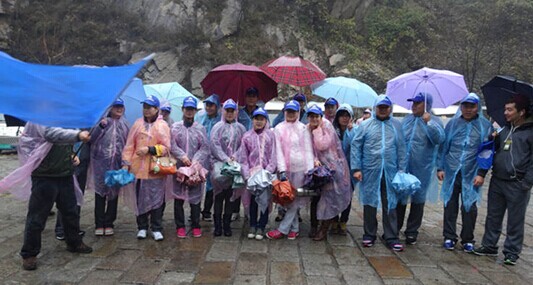 风雨无阻爬山路，暖冬暖心大厦情—记西安银娱优越会大厦2014爬山联谊运动