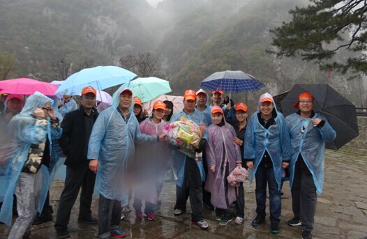 风雨无阻爬山路，暖冬暖心大厦情—记西安银娱优越会大厦2014爬山联谊运动