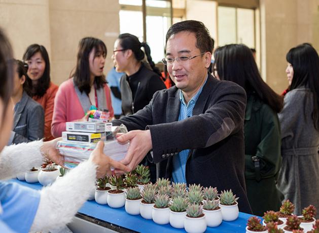 携手希望，为“蓝”生涯——记西安银娱优越会大厦地球一小时公益运动